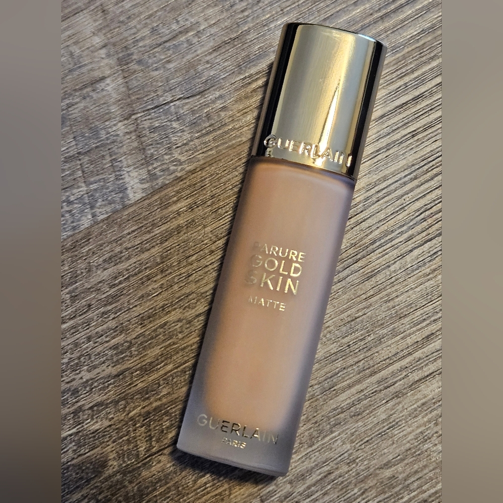 GUERLAIN Parure Gold Skin Matte Foundation - 4W (AUTHENTIC)